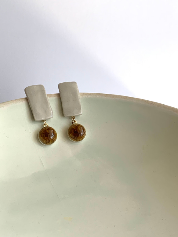 半磁土と揺れる硝子の長角 ピアス／イヤリング ブラウン イヤリング