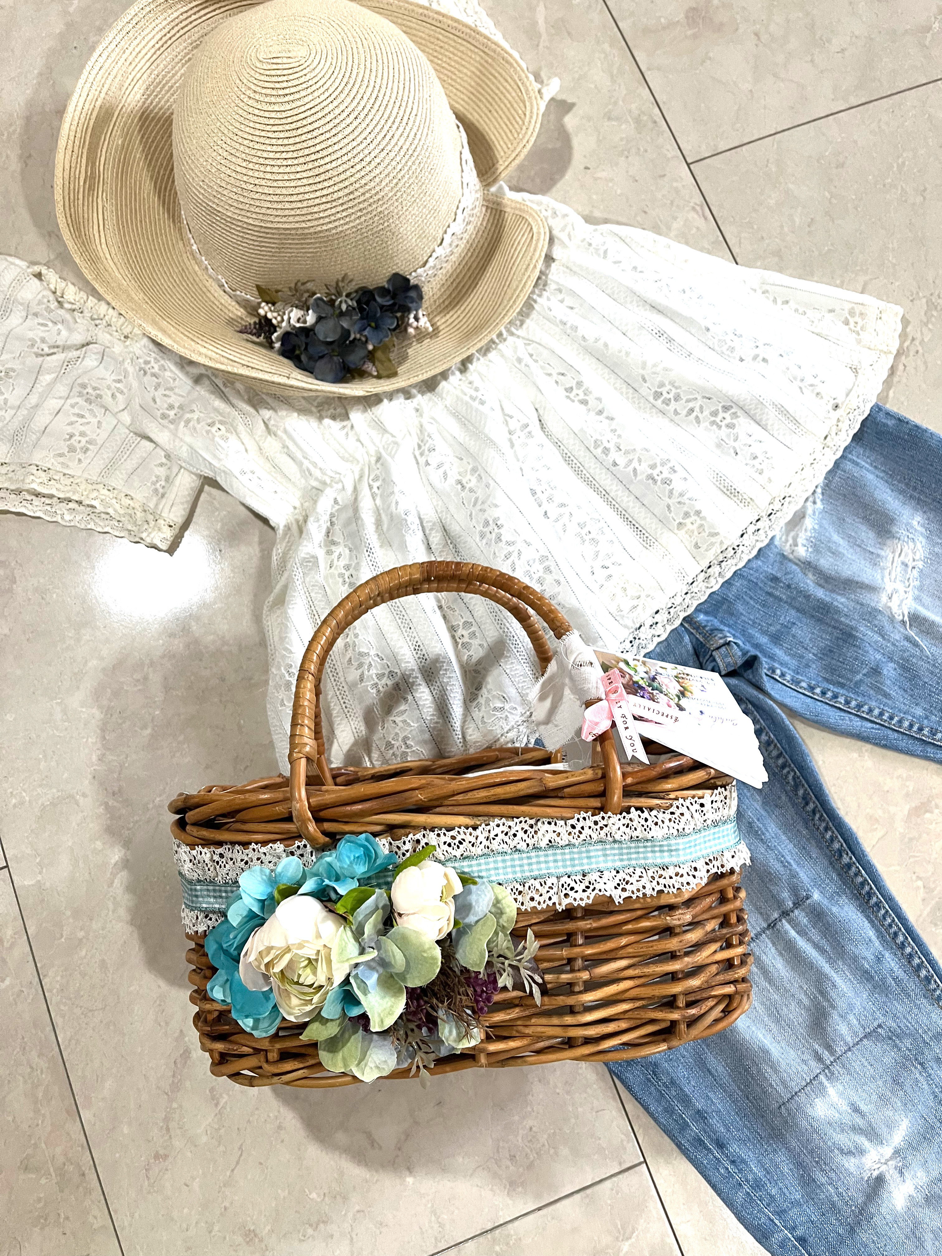 かごバックと帽子のフラワーアレンジ②