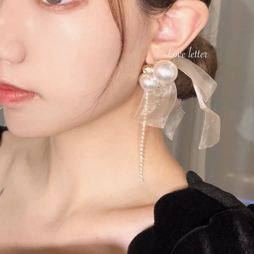 ビジューとパールのリボンカチューシャ(オーガンジー)とピアス・イヤリングのセット 3粒コットンパールビジュー×オーガンジー ピアス | Jasmine