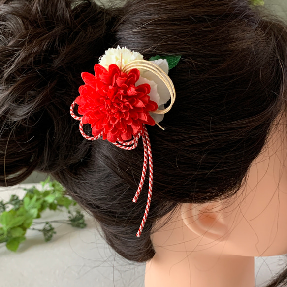 王道　紅白　赤ピンポンマム　髪飾り　ヘアアクセサリー　成人式　卒業式　着物　浴衣　アーティフィシャルフラワー　　七五三 2枚目の画像