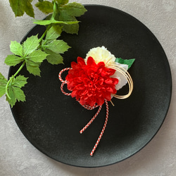 王道　紅白　赤ピンポンマム　髪飾り　ヘアアクセサリー　成人式　卒業式　着物　浴衣　アーティフィシャルフラワー　　七五三 1枚目の画像