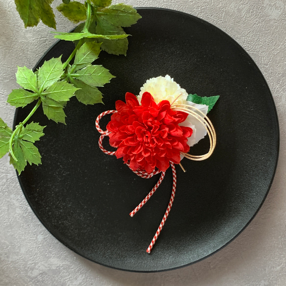 王道　紅白　赤ピンポンマム　髪飾り　ヘアアクセサリー　成人式　卒業式　着物　浴衣　アーティフィシャルフラワー　　七五三 1枚目の画像