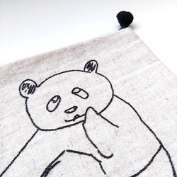 パンダの手刺繍フラットポーチ　キナリ 2枚目の画像