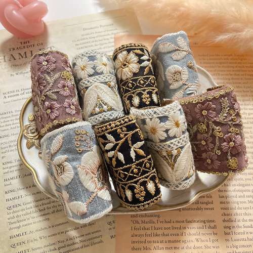 ⭐2100⭐❣️大人可愛い華やかアクセ❣️オリジナル一点物インド刺繍ポニーフック インド刺繍 ポニーフック ポニーフック・ヘアカフス mignon. 通販