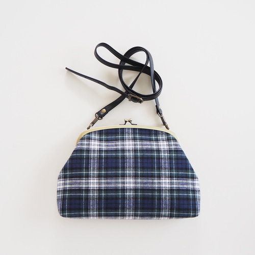 □タータンチェックのがま口ショルダーバッグ / ネイビー□ cafe(ttck