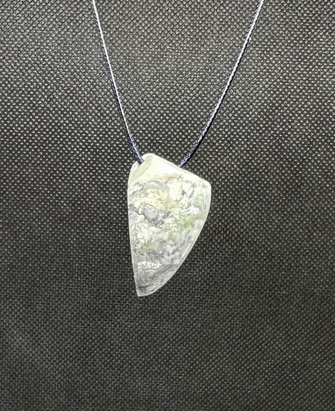 牙　糸魚川山翡翠