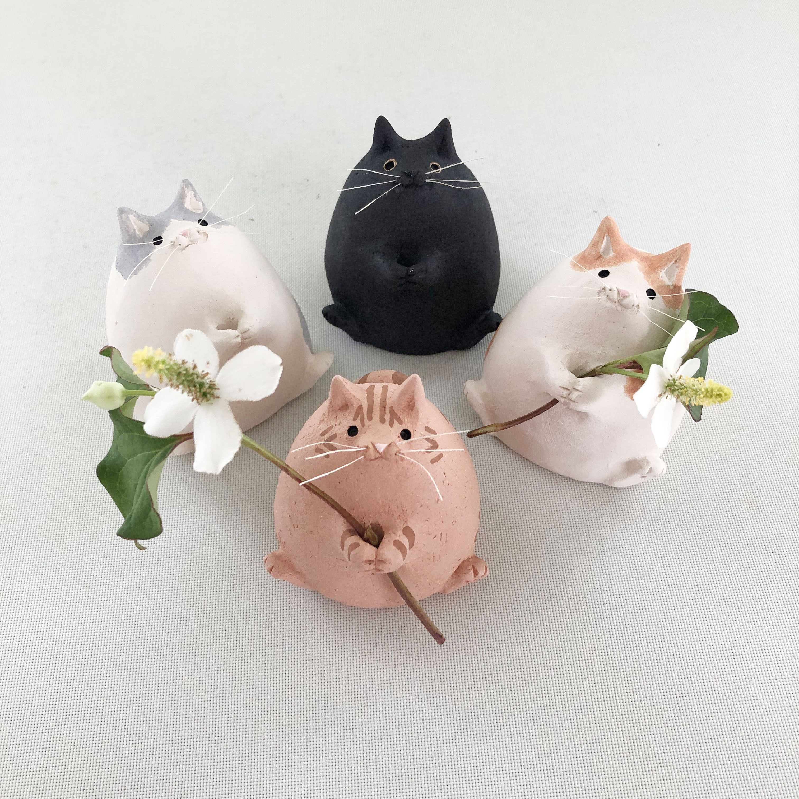 受注制作] お花が持てちゃう猫さん（素焼きの猫 置物） その他