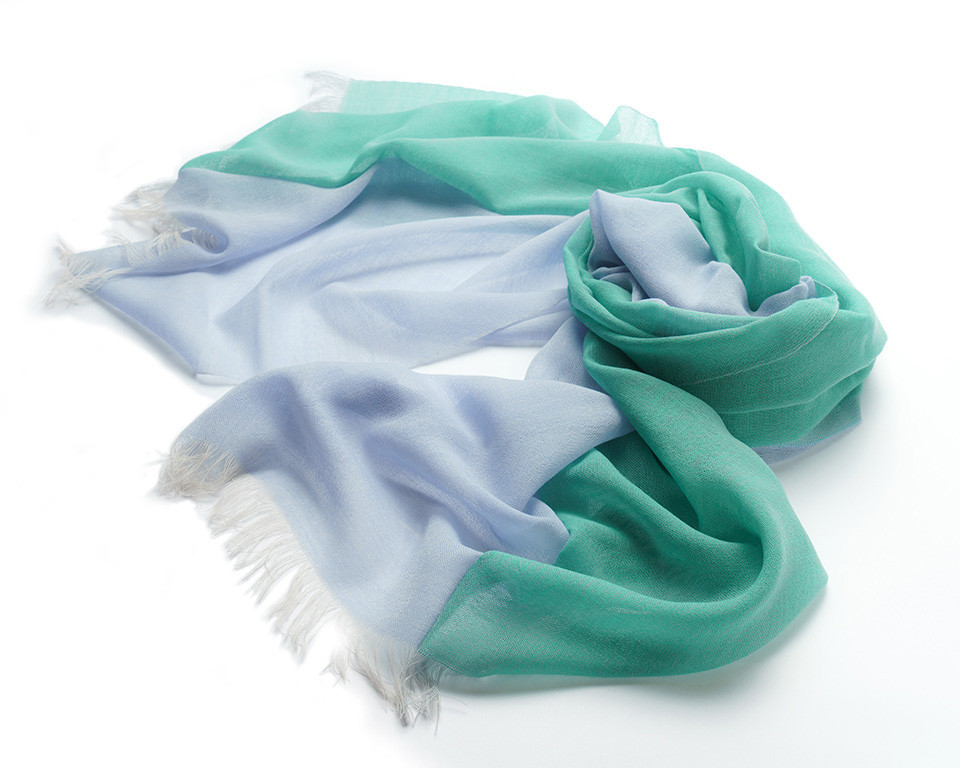 ウールガーゼ二重織ストール　ＫＡＳＡＮＥ　小栗色（ターコイズ×ライトブルー）