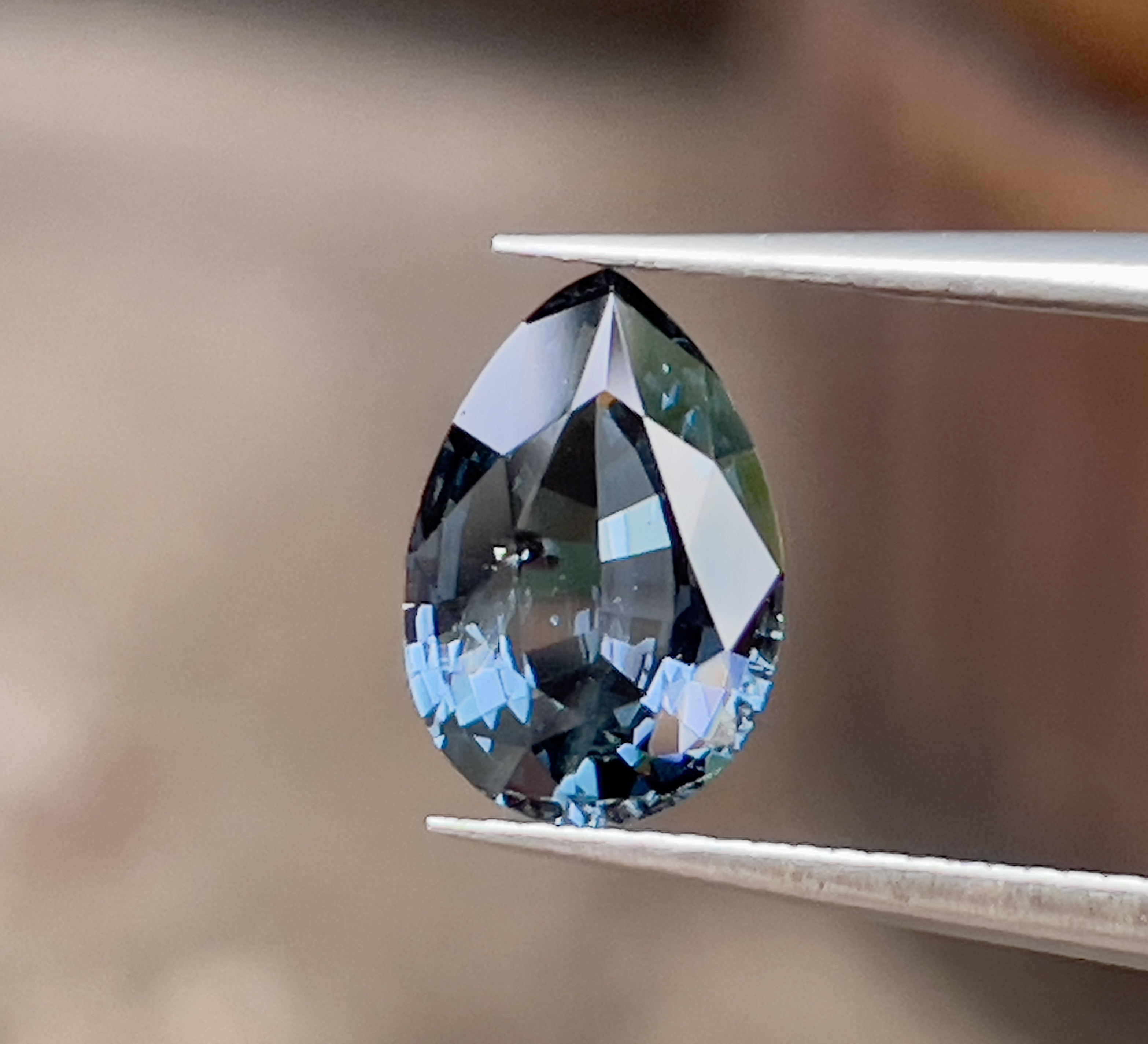 珍しい＊天然スピネル結晶(双晶)＊透過光でコバルトブルー色