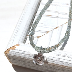 ❁Green sapphire＆flower necklace All silver925❁ 宝石質グリーンサファイア 1枚目の画像