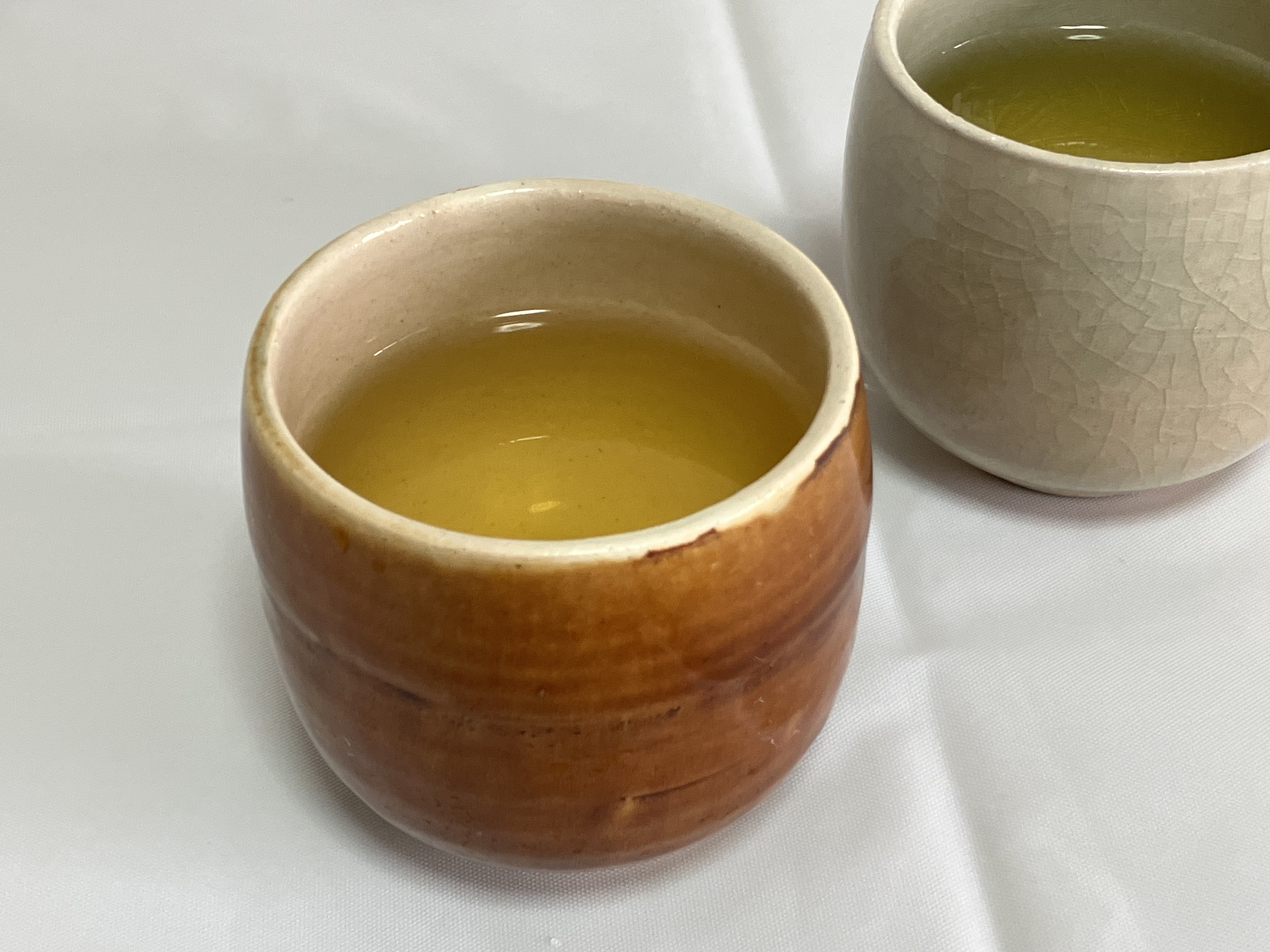 手作り陶器湯呑み「白掛け飴釉仕上げ」P92