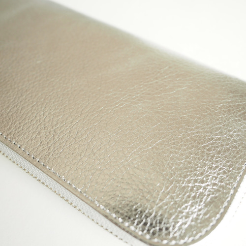 スリムで軽く大容量な長財布（シルバー）カード入れは14か所！牛革