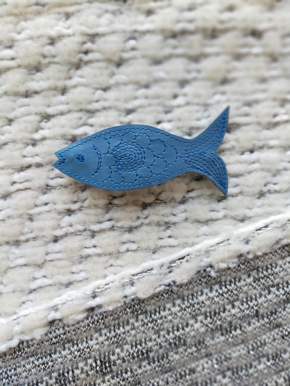 刺繡髮夾「魚」（皮革）*6種 第3張的照片