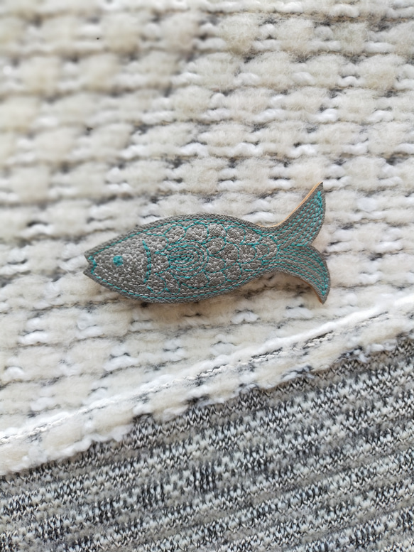 刺繡髮夾「魚」（皮革）*6種 第8張的照片