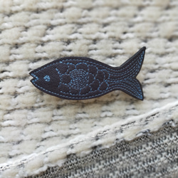 刺繡髮夾「魚」（皮革）*6種 第5張的照片