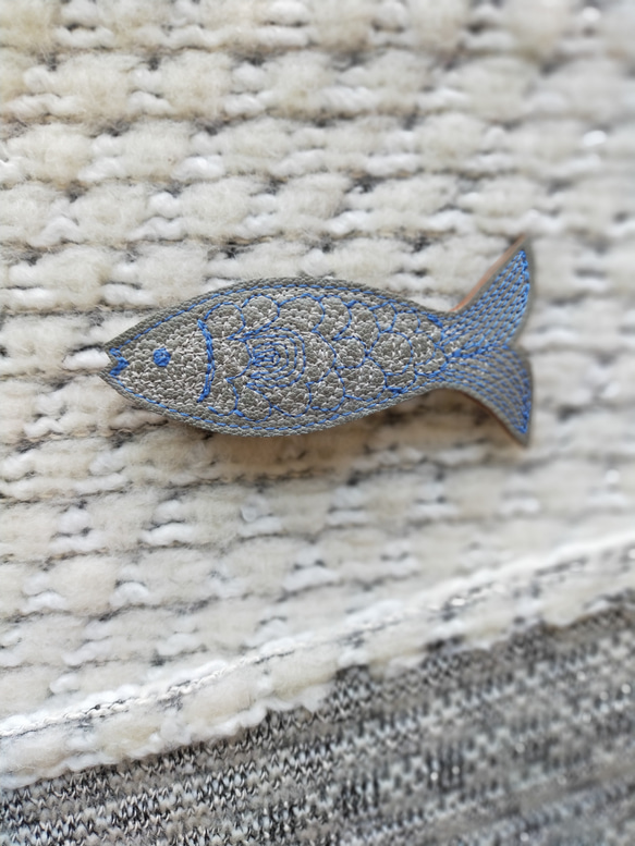 刺繡髮夾「魚」（皮革）*6種 第10張的照片