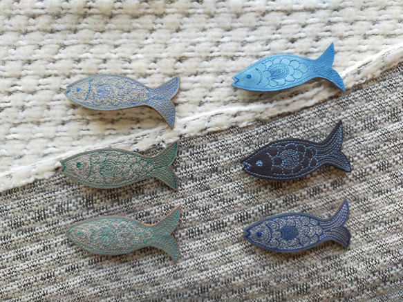 刺繡髮夾「魚」（皮革）*6種 第1張的照片