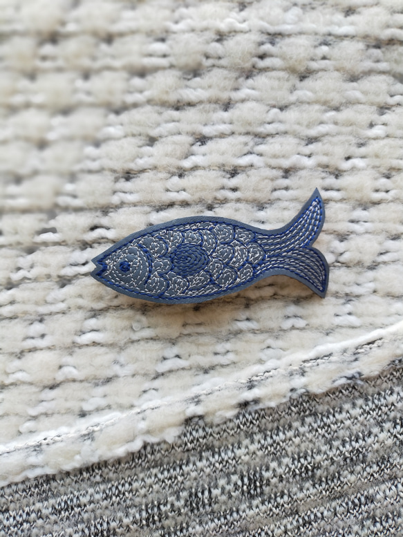 刺繡髮夾「魚」（皮革）*6種 第6張的照片