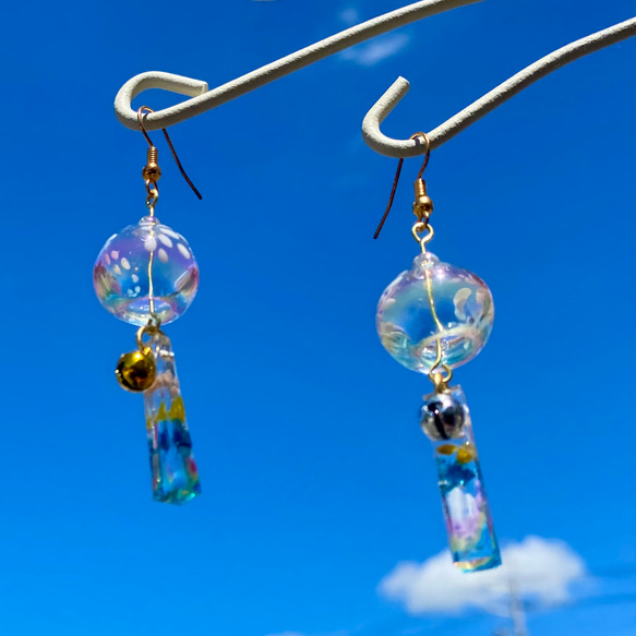 sale】本物みたいに鈴が鳴る♪レインボー風鈴ピアス/風鈴イヤリング