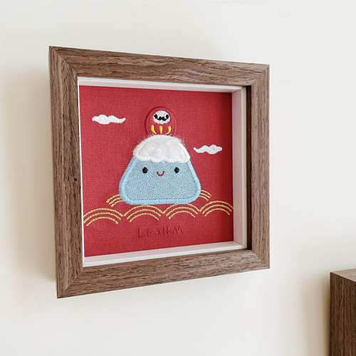 金運・開運】だるま富士山刺繍画 |無垢材フレーム フォト
