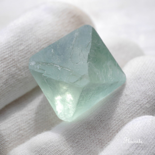 現物✵天然石フローライト八面体 最大幅約28mm 約14.3g 穴なし原石蛍石