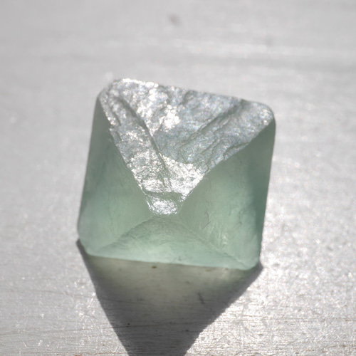 現物✵天然石フローライト八面体 最大幅約28mm 約14.3g 穴なし原石蛍石