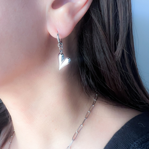 ifumé】金属アレルギー対応 ぶら下がりハートのピアス＆イヤリング
