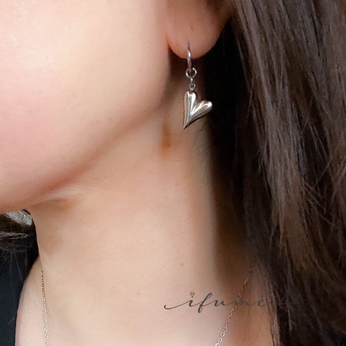 ifumé】金属アレルギー対応 ぶら下がりハートのピアス＆イヤリング