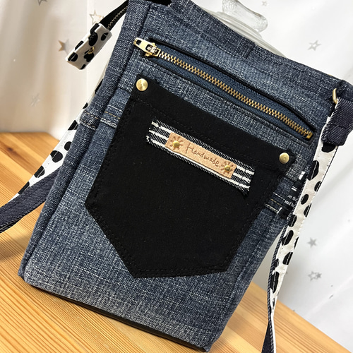 ★専用です★デニムリメイクバッグ　サコッシュ　ショルダー 簡単サコッシュ・ショルダーバッグ 本革プラスでEasy Succoshes
