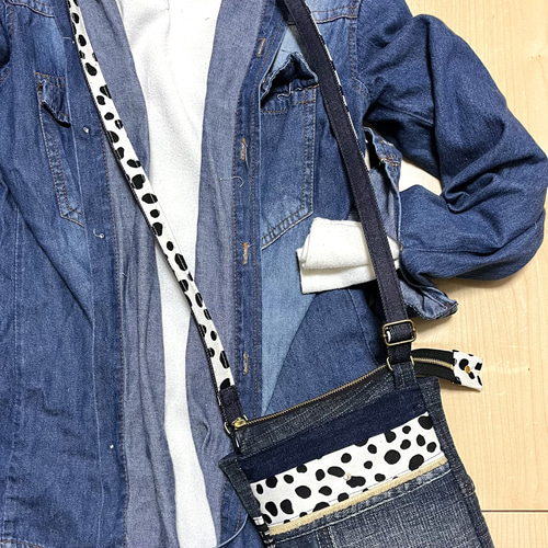 素晴らしい デニムリメイク】スカルと蛇の2ウェイバッグ サコッシュ ボディ ショルダーバッグ