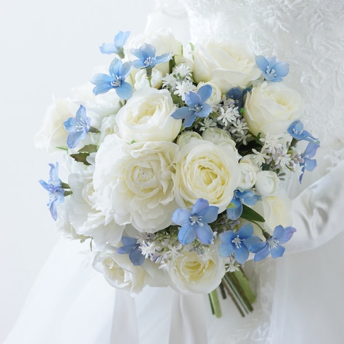 ウェディングブーケ　ブーケ　ブートニア　シルバーブルーホワイト　結婚式 Amazon｜Rinlong ブルー ウェディングブーケ 7インチ シルク