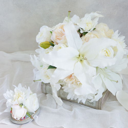 ユリ・ダリア・芍薬のラウンドブーケ＊ウェディングブーケ・ブートニア