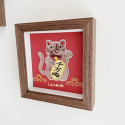【招財貓】棕灰貓 刺繡畫|實木框|附包裝 第5張的照片