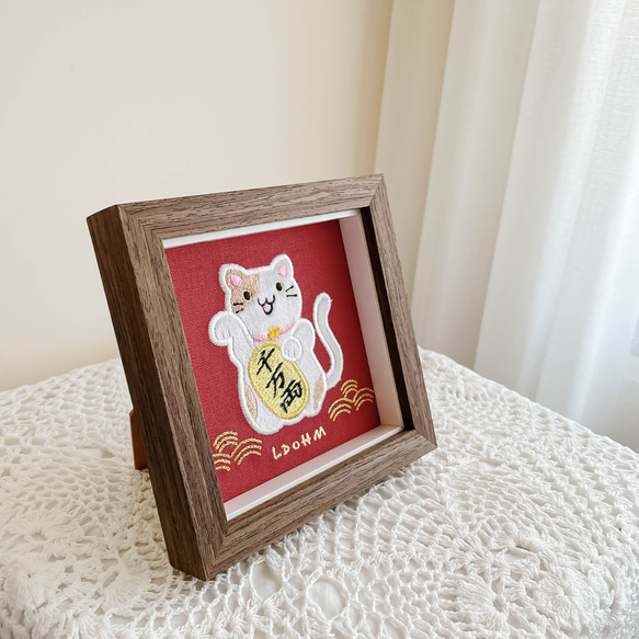 【招財貓】棕斑白貓 刺繡畫|實木框|附包裝 第6張的照片