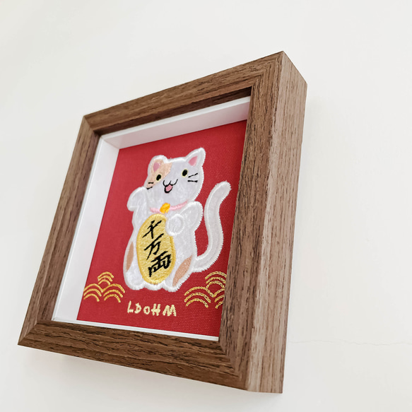 【招財貓】棕斑白貓 刺繡畫|實木框|附包裝 第5張的照片