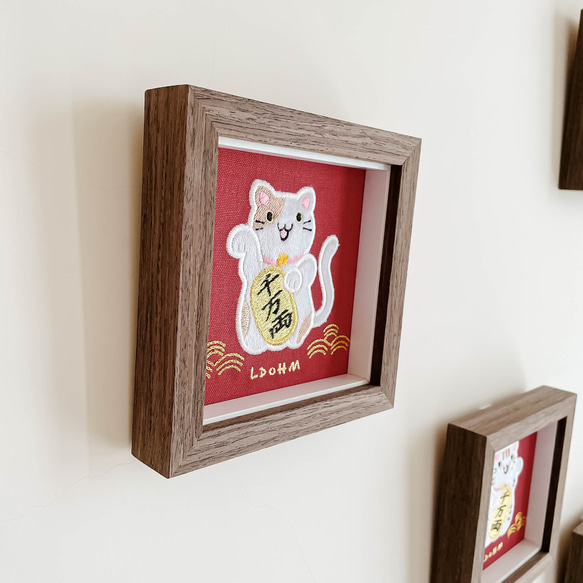 【招財貓】棕斑白貓 刺繡畫|實木框|附包裝 第4張的照片