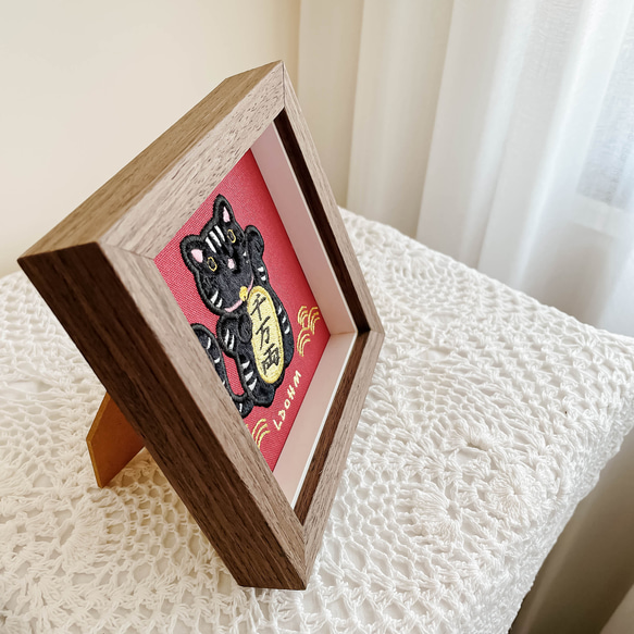 【招財貓】白花紋黑貓 刺繡畫|實木框|附包裝 第6張的照片