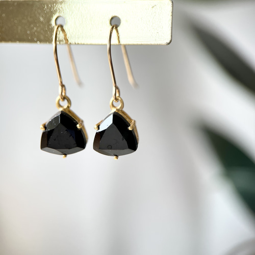 14kgf宝石質ブラックスピネルの一粒ピアス＆イヤリング8月の