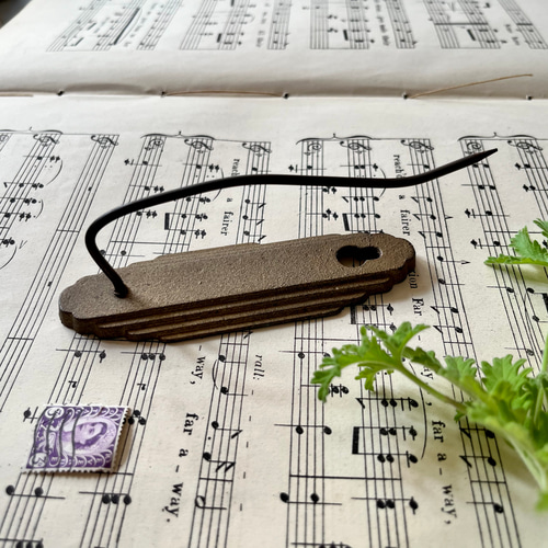 英国で出会った♪アンティーク 100年前 アールデコデザイン メタル製