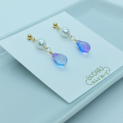 チェコガラス（青紫）とパールのピアス（サージカルステンレス） 2枚目の画像
