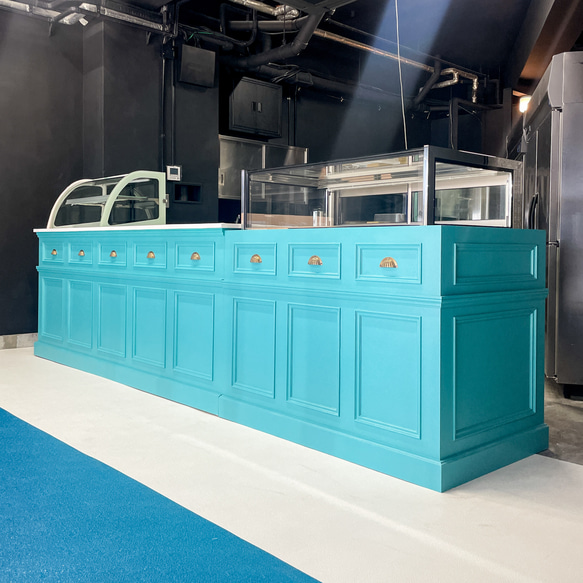 ケーキ屋さんショーケースレジカウンター（W2400ブルー）冷蔵ショー