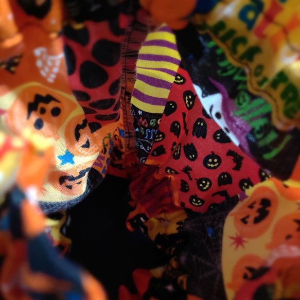 スヌード♡オレンジ ハロウィンパッチワーク柄 XS〜M 犬用 ドッグウェア ご飯時の汚れ防止などに♫ 4枚目の画像