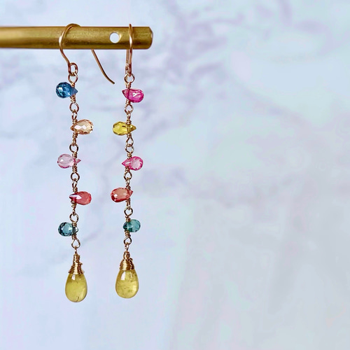 高品質ヘリオドールとマルチカラーサファイアのキャンディカラーピアス  