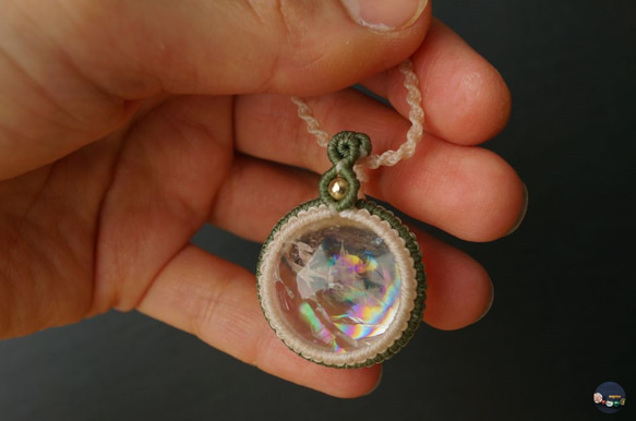 柔らかな光＊レインボー水晶（アイリスクォーツ）のマクラメネックレス ～緑癒～ 13枚目の画像