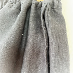 ミナペルホネン　ブラック系パッチ　リネンパンツ　バルーンパンツ　ゆったり　夏パンツ　アップリケ付き 4枚目の画像