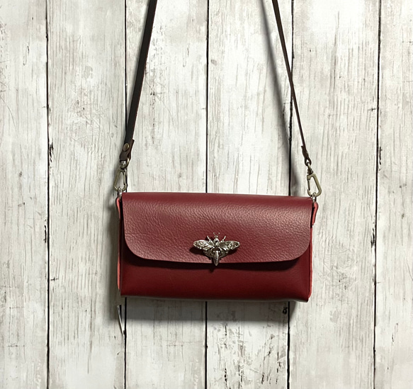 蜂の金具のショルダーバッグ＊えんじ色 小さめ ショルダーバッグ ちび