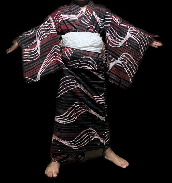 仕立て上がり 男の子モデル着用品 ガーナアフリカタイダイ染め着物 1枚目の画像