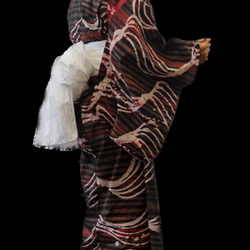 仕立て上がり 男の子モデル着用品 ガーナアフリカタイダイ染め着物 4枚目の画像