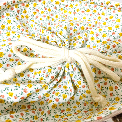 トートバッグ型（巾着タイプ）保冷保温バッグ　ランチバッグ　お弁当バッグ　ブラウン　ミルクティ　小花柄 2枚目の画像