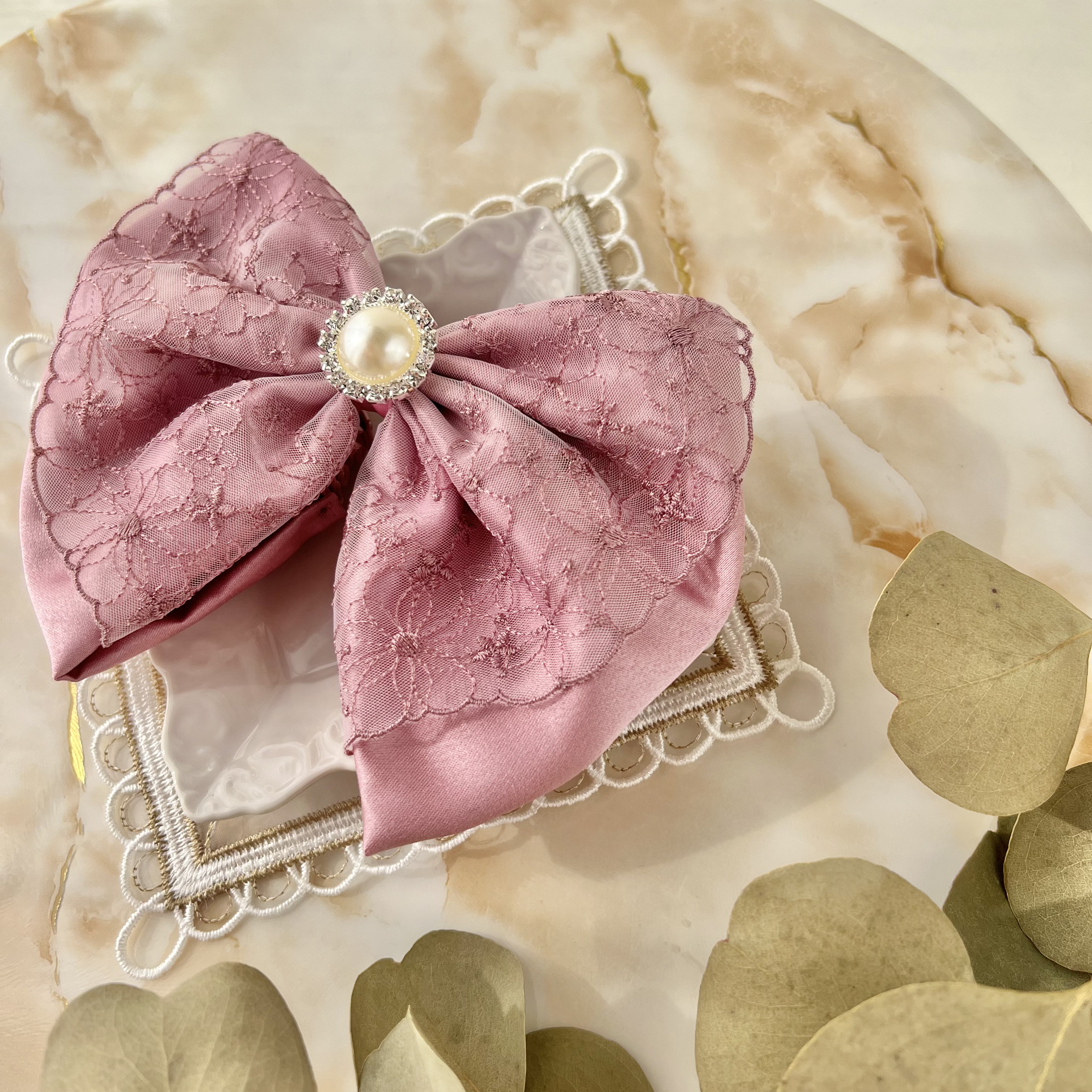 ローズピンク花柄レースのシニヨンネットバレッタ　ネット付きリボンバレッタ・シニヨンバレッタ